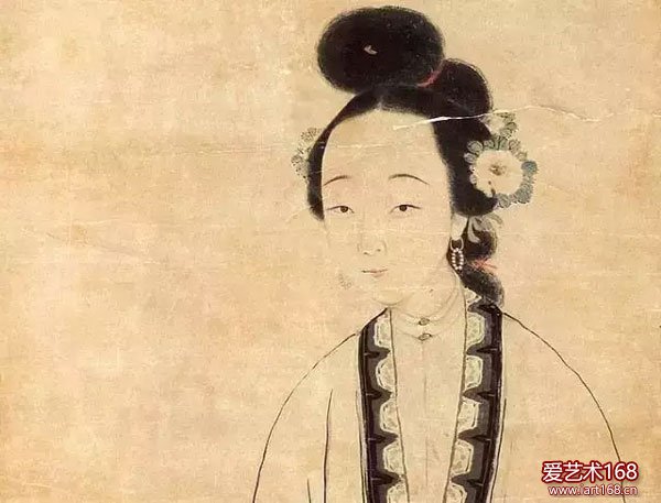 【文化典藏】潘恭寿画《柳如是肖像》局部，风骨峥峻柳如是。柳如是是明清易代之际的著名歌妓才女，她个性坚强，正直聪慧，魄力奇伟。本名爱柳，因读辛弃疾词：“我见青山多妩媚，料青山见我应如是”，故自号如是。