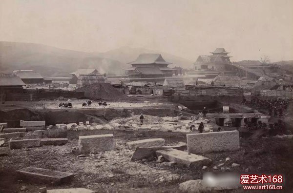 【文化典藏】　光绪帝崇陵施工照，1909-1913年。此一组照片是第一次也是最后一次摄影术与皇家建筑施工的完美结合，再现了大型皇家建筑工程的工作流程与工程做法。其中，照片分为蛋白照片、银盐照片、明胶相纸；