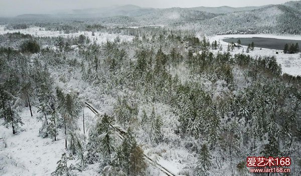 保护区地形高差变化较小，海拔高度在377—886米之间，地势北高南低，由西北向东南缓慢倾斜。